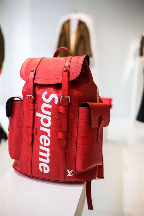 supreme louis vuitton shoulder bag|louis vuitton x supreme cartera.